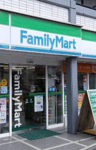コンビニ　ファミリーマート大森南店（コンビニ）まで625m