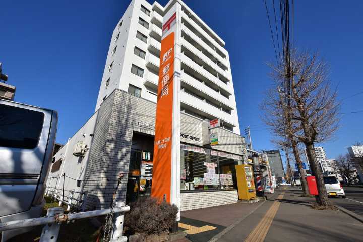 郵便局　札幌二十四軒郵便局（郵便局）まで378m
