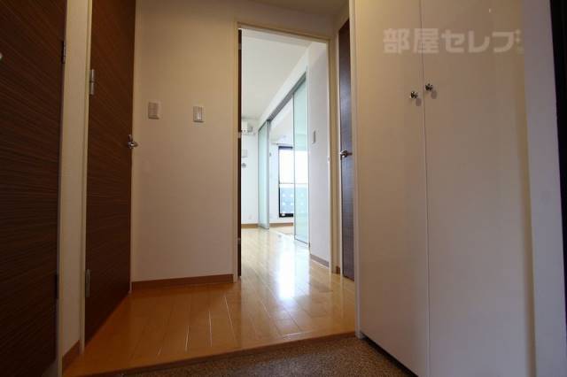 玄関　玄関まわりも広々と使えますよ。