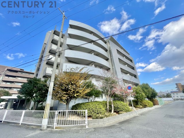 建物外観　エレベーター付きで重たい荷物も楽々♪