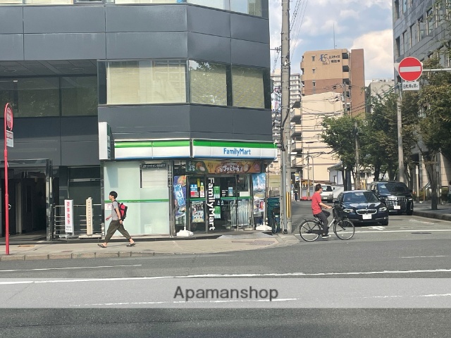 コンビニ　ファミリーマート（コンビニ）まで104m