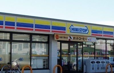 コンビニ　ミニストップ三島梅名店（コンビニ）まで550m