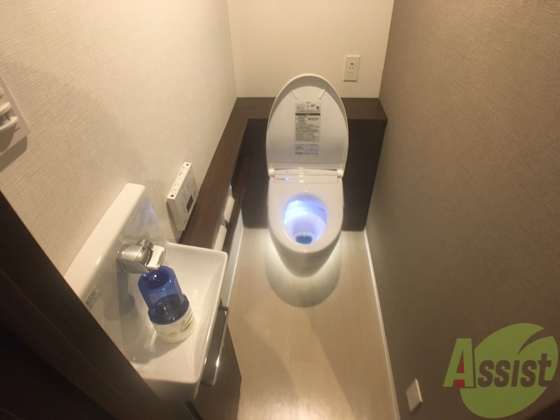 トイレ　ウォシュレット機能がついたトイレ。安心して使用できますね。
