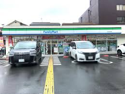 コンビニ　ファミリーマート 高井田本通店（コンビニ）まで530m
