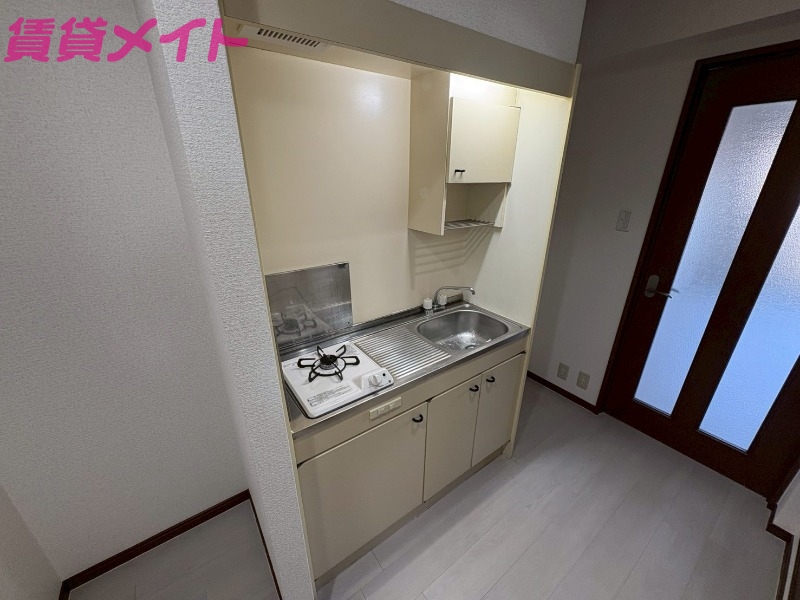 キッチン　同型反転タイプです