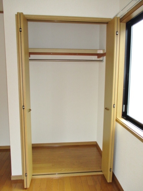 収納　洋室６帖の収納※同タイプ参考写真