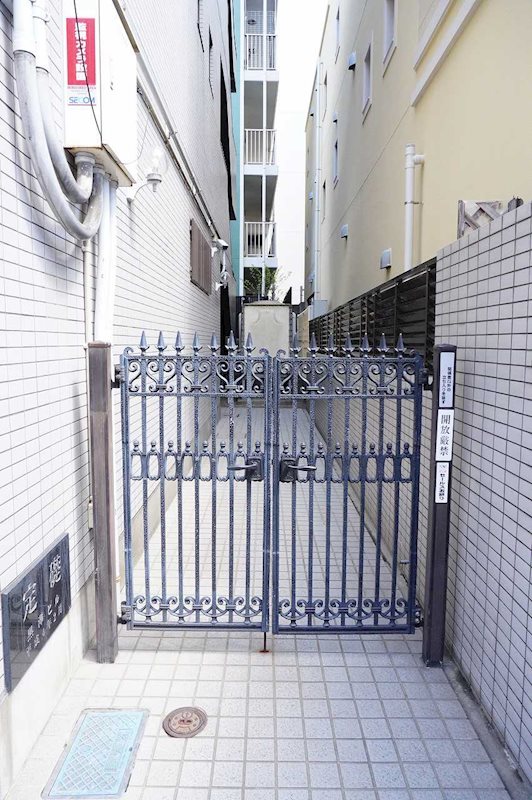 エントランス　入口