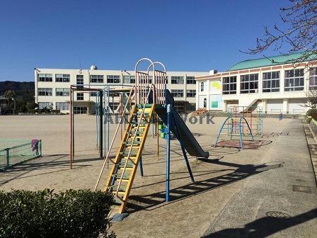 小学校　佐世保市立中里小学校（小学校）まで1191m