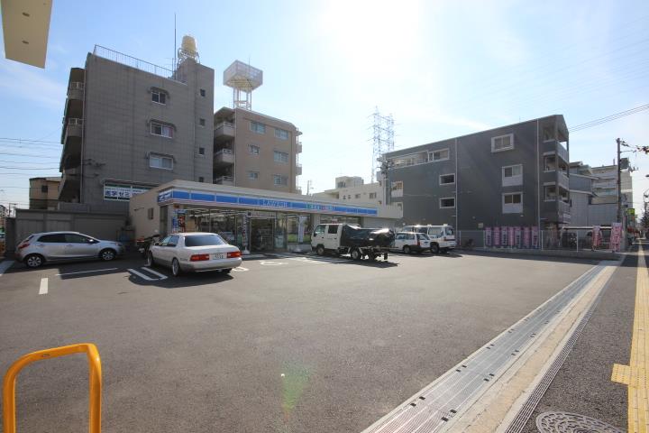 コンビニ　ローソン（コンビニ）まで700m