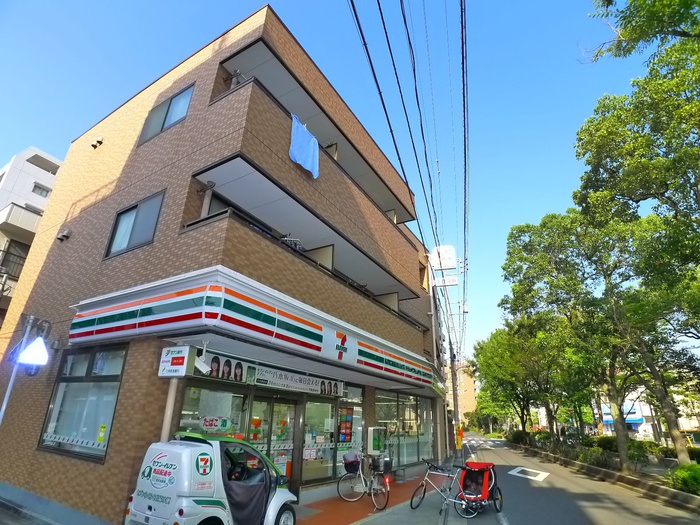コンビニ　セブンイレブン（コンビニ）まで322m