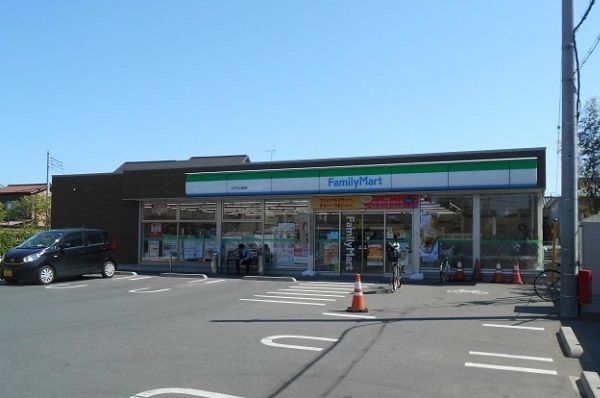コンビニ　ファミリーマート（コンビニ）まで200m