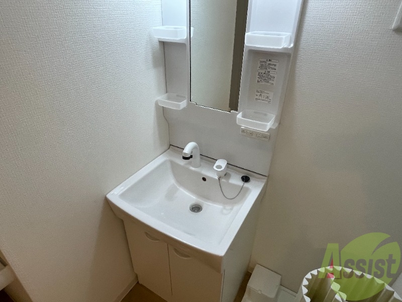 洗面設備　洗面台がありました。朝の身支度はここでバッチリ決めてください