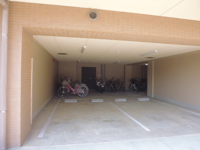 駐車場　敷地内駐車場（空き要確認）