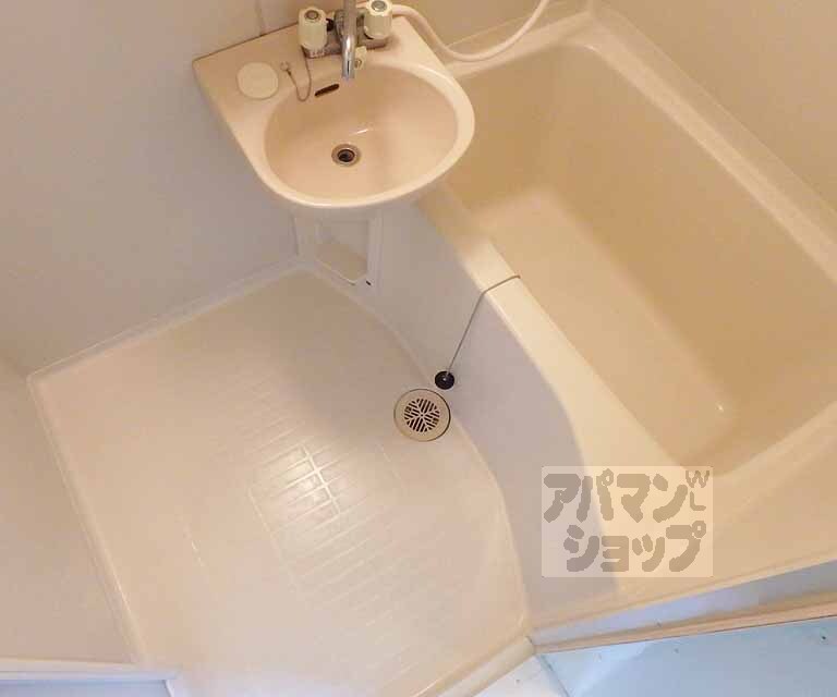 バス・シャワールーム　シャワー付きですよ！