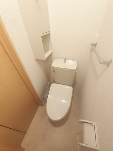 トイレ　清潔感のあるトイレです