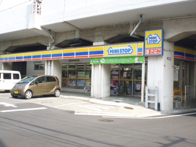 コンビニ　ミニストップ（コンビニ）まで200m