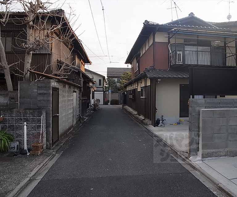 その他　前面道路です。