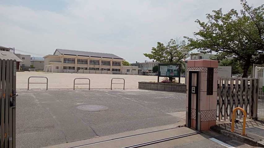小学校　春日市立小学校春日北小学校（小学校）まで384m