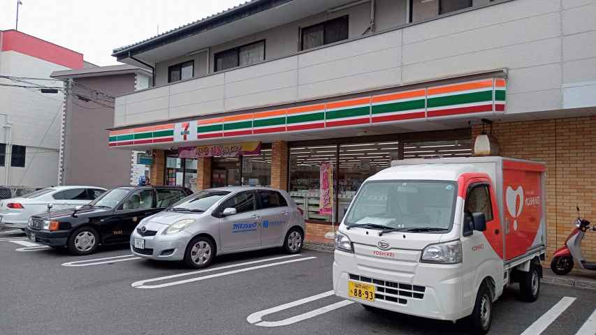 コンビニ　セブン－イレブン春日桜ヶ丘４丁目店（コンビニ）まで667m
