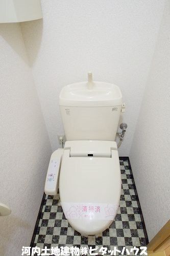 トイレ　類似室内