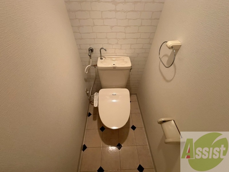 トイレ　ウォシュレット機能がついたトイレです。安心して使用できます。