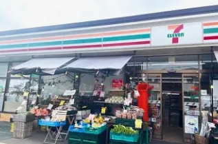 コンビニ　セブンイレブン世田谷弦巻1丁目店（コンビニ）まで394m
