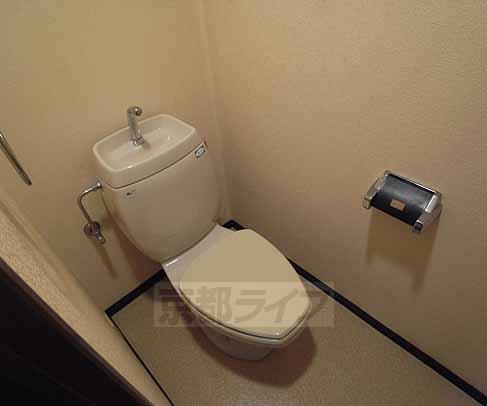 トイレ　トイレも広い造りになっています。
