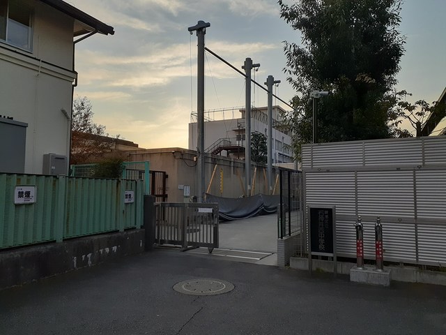 中学校　石神井西中学校（中学校）まで580m