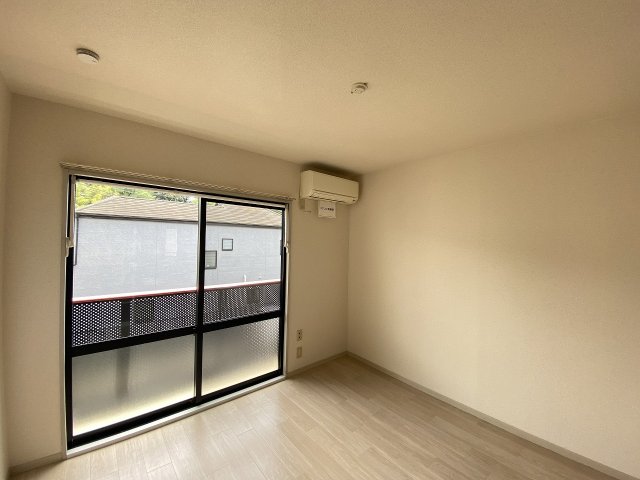 その他設備　洋室にエアコン1台付き！
