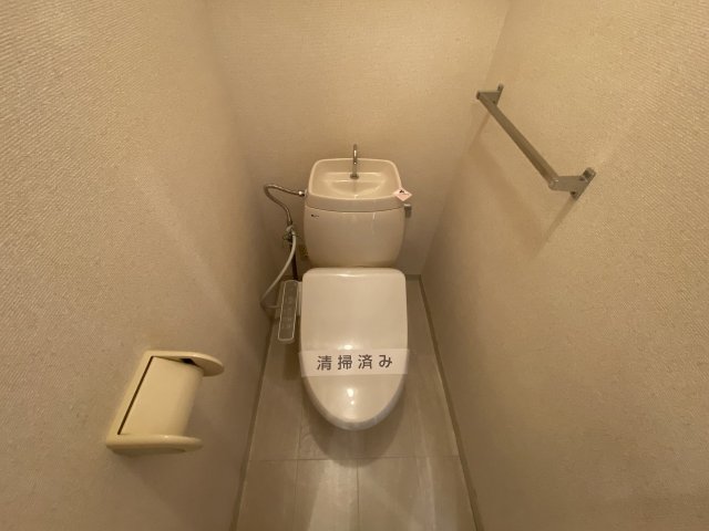トイレ　人気のシャワートイレ！バス・トイレ別♪