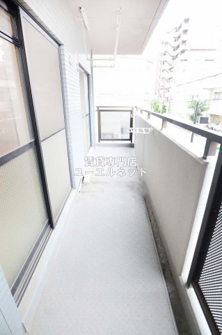 バルコニー　バルコニー付きで採光＆風通し良好！