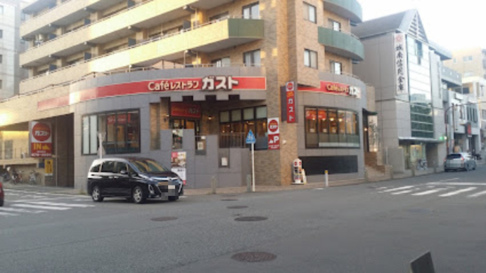 飲食店　ガスト 仲町台駅前店(から好し取扱店)（飲食店）まで883m