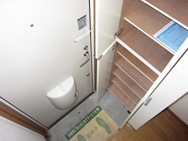 玄関　※別部屋参考写真です