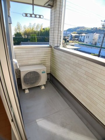 バルコニー　開放的で明るい空間を演出してくれるバルコニーです