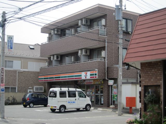 コンビニ　セブンイレブン（コンビニ）まで720m