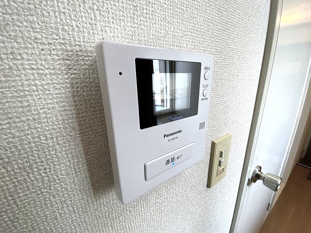セキュリティ　防犯対策に有効なカメラ付きインターホン！突然の来客にもバッチ