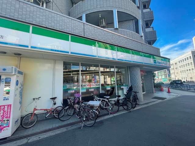 コンビニ　ファミリーマート天六駅前店（コンビニ）まで343m