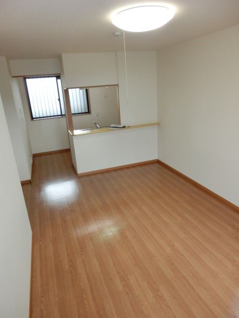 その他部屋・スペース　広々とした13.4帖のリビング