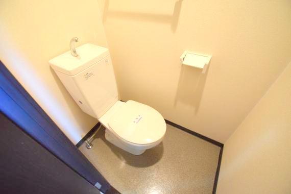 トイレ　清潔感のあるトイレは、誰もがリラックスできる空間です。