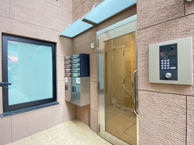 エントランス　弊社は都内全域の物件をご紹介可能です！