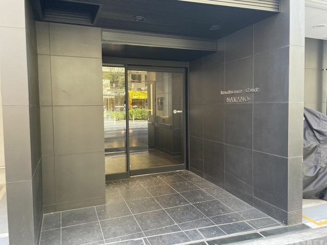 エントランス　建物の内部です