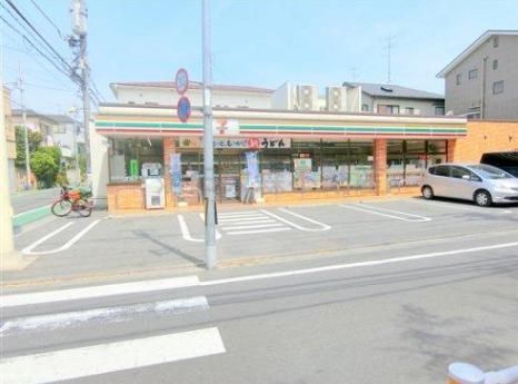 コンビニ　セブンイレブン大田区西蒲田3丁目店（コンビニ）まで400m