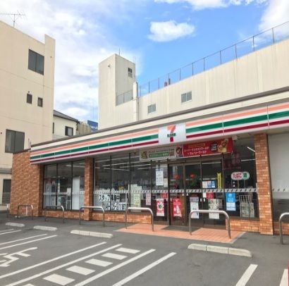 コンビニ　セブンイレブン（コンビニ）まで750m