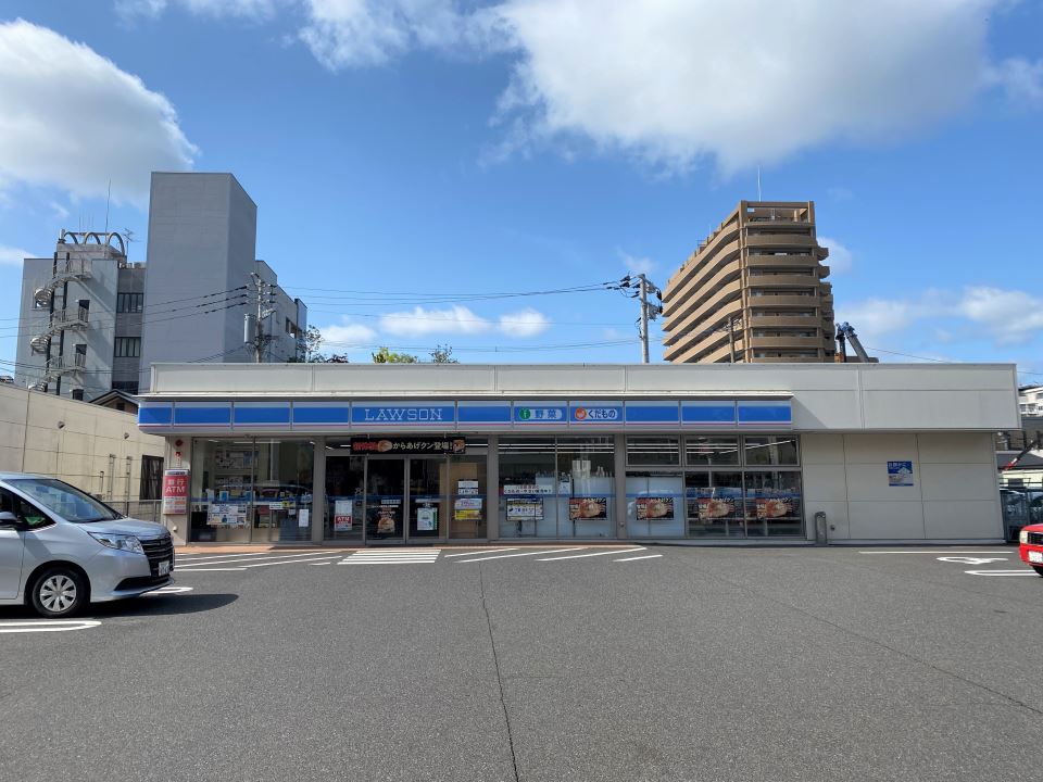 コンビニ　ローソン鹿児島上荒田店（コンビニ）まで300m