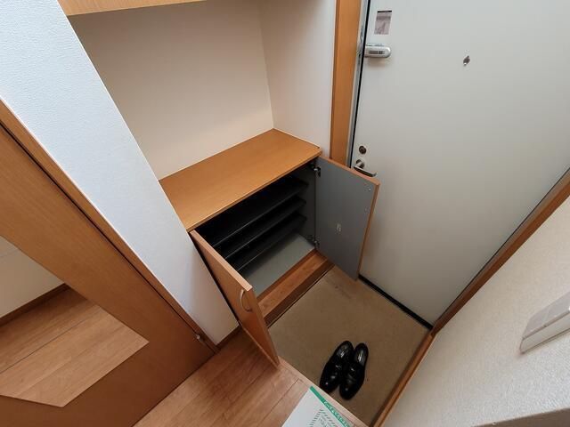 玄関　※全て別号室のお写真。内装等参考にしてください。