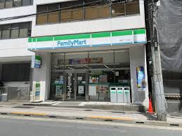 コンビニ　ファミリーマート麹町二丁目店（コンビニ）まで98m