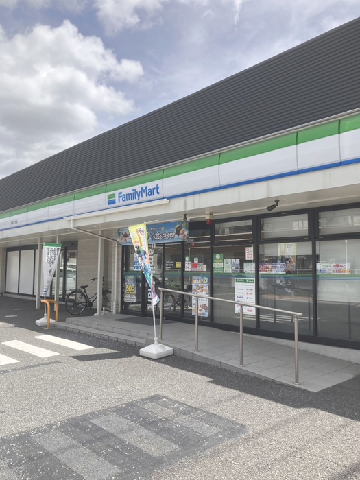 コンビニ　ファミリーマート　草加二丁目店（コンビニ）まで90m