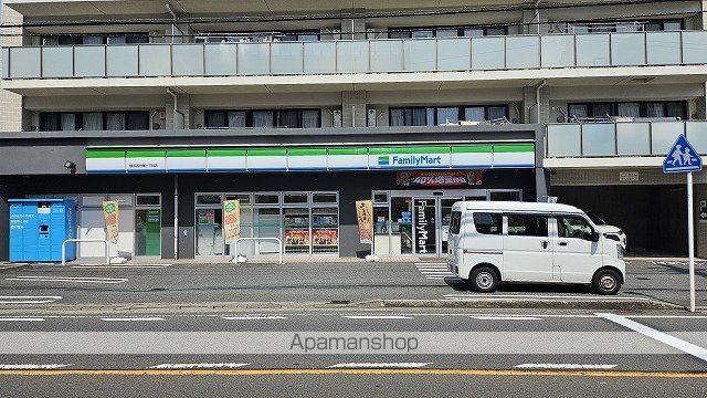 コンビニ　ファミリーマート（コンビニ）まで3583m