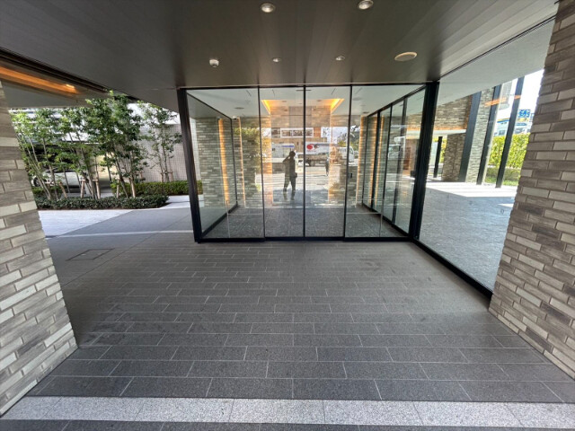 エントランス　入口