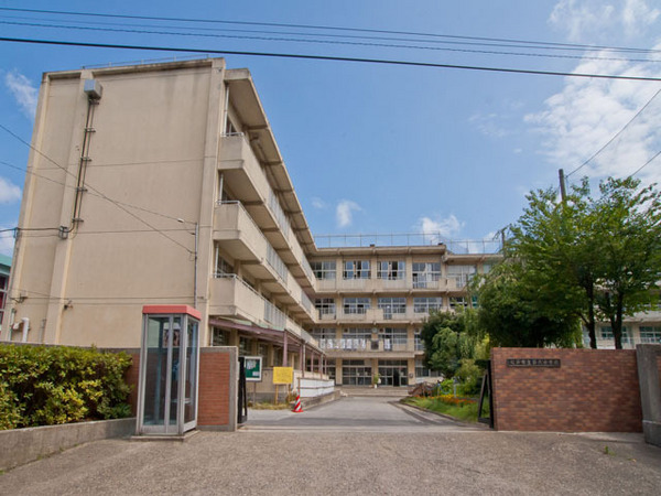 中学校　第六中学校（中学校）まで1675m